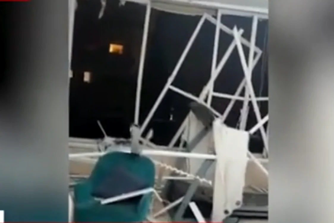 Locuința românului a fost distrusă.FOTO captura Antena 3 CNN