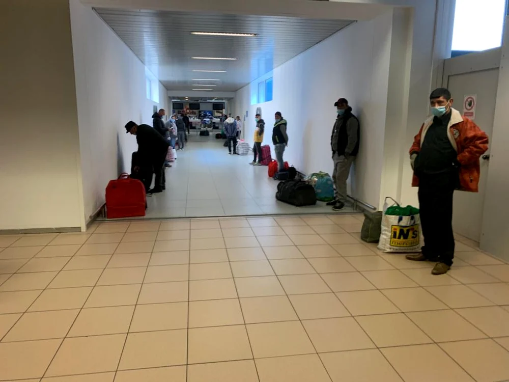Printre călători se află spanioli care se întorc acasă, dar și foarte mulți români care pleacă la muncă 