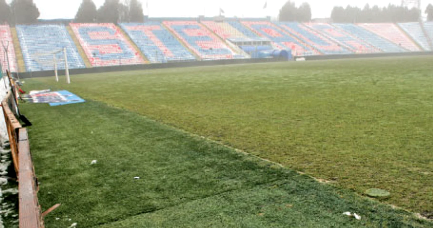 Terenul a fost curăţat complet de zăpadă 