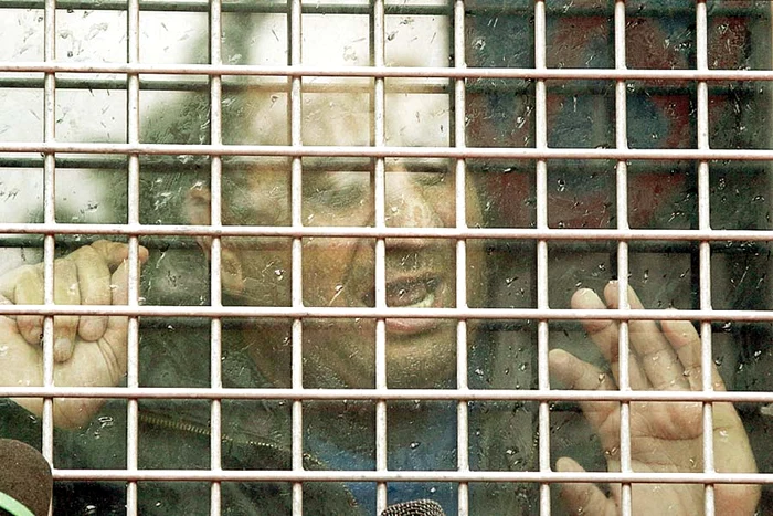 Bercea Mondial a făcut circ în duba poliţiei