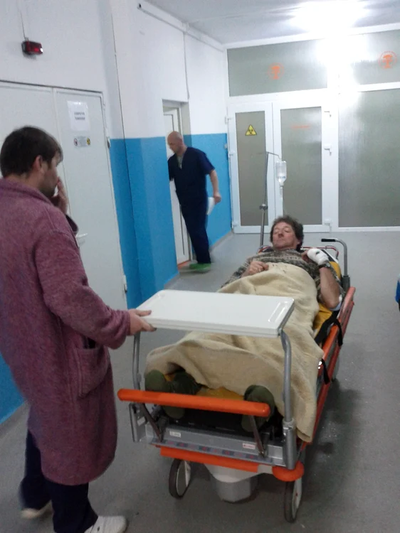 Bărbatul a fost transportat de urgenţă la spital FOTO Claudia Untaru Creţu