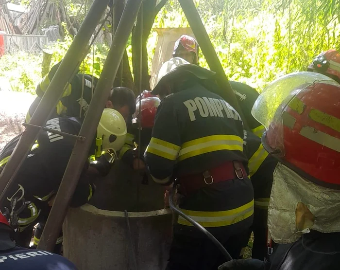 Una dintre victime a fost extrasă. FOTO ISU Argeș