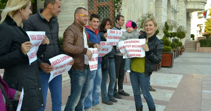 Tinerii au protestat în centrul Focşaniului