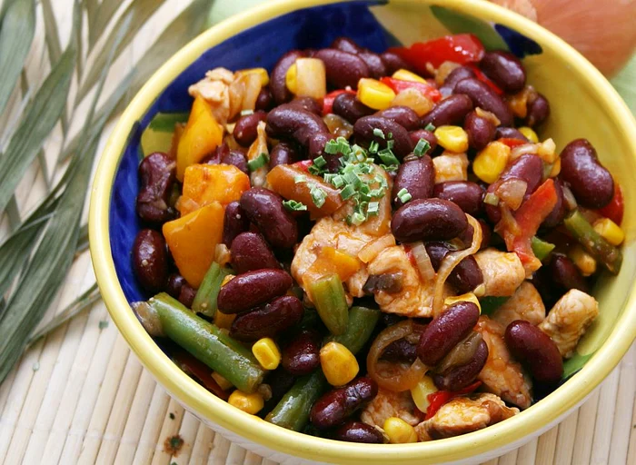 salata de legume cu fasole boabe jpeg