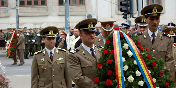 Militarii îşi omagiază înaintaşii
