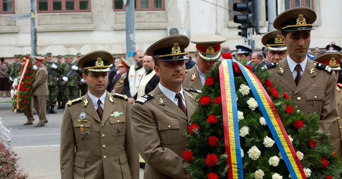 Militarii îşi omagiază înaintaşii