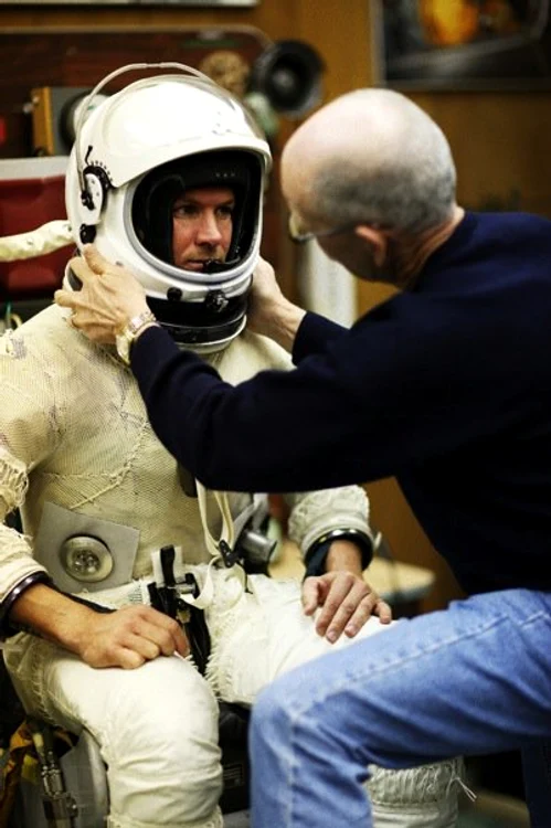 În 2010, în timpul unui test pentru proiectul Red Bull Stratos: Felix probează un costum de astronaut
