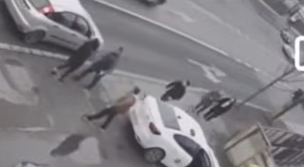 Două fete au fost atacate de un dubios pe o stradă din Cluj. Mesajul victimelor pentru bărbații aflați în zonă VIDEO 
