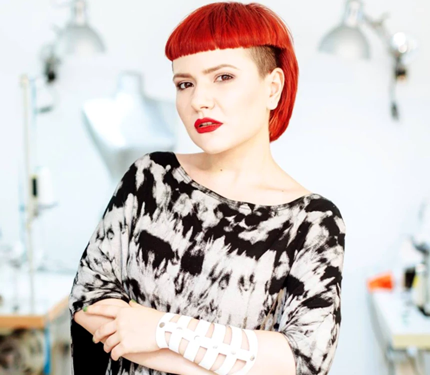 Gina Cas este designer şi are propriul atelier de modă care-i poartă numele