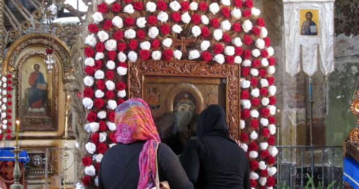 Icoana făcătoare de minuni de la Mănăstirea Nicula   FOTO: Florina Pop