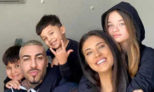 Antonia , Alex Velea și cei trei copii Sursa: Instagram 
