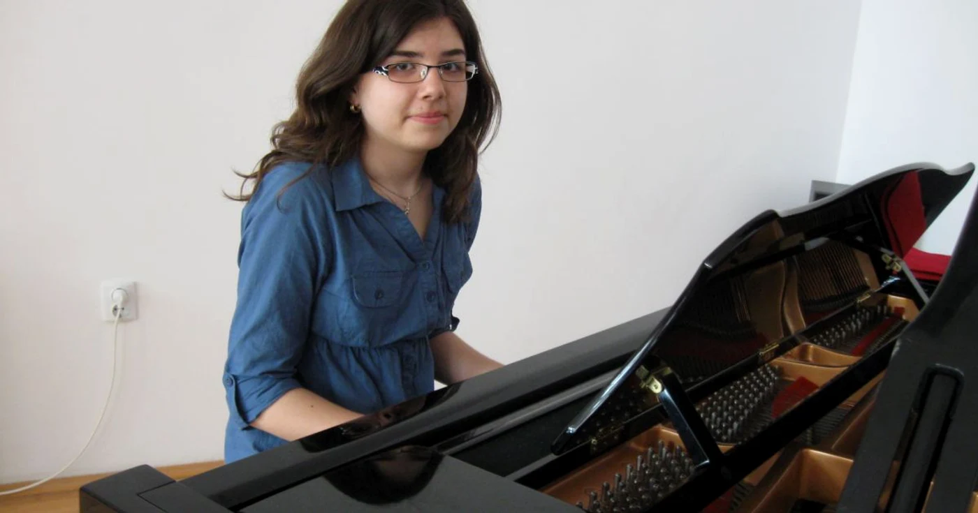Daniela Mormocea este îndrăgostită de pian încă de la trei ani. Foto: Valentin Trufaşu