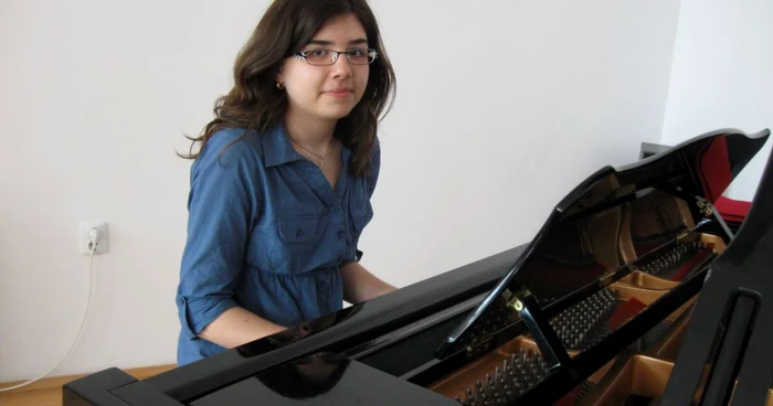 Daniela Mormocea este îndrăgostită de pian încă de la trei ani. Foto: Valentin Trufaşu
