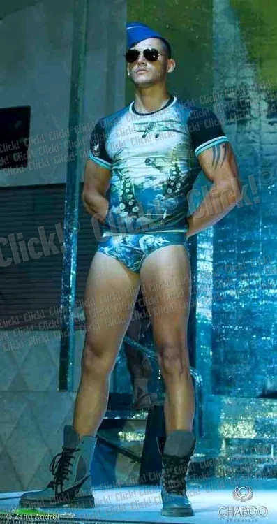 Manechinul Eduard Stelian a colaborat cu designerul Cătălin Botezatu.