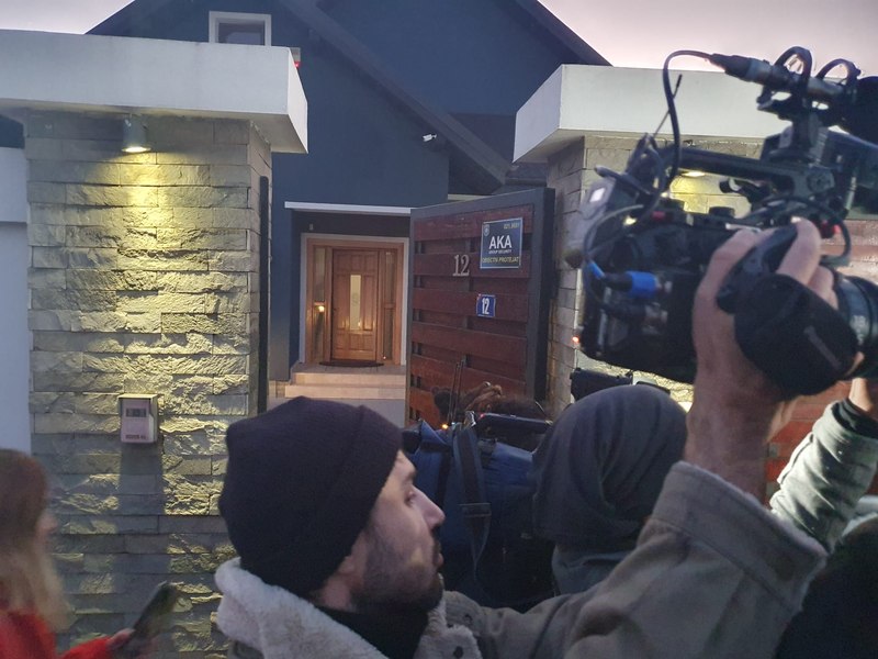 Șeful AEP, la tăierea porcului alături de unul dintre oamenii de bază ai lui Călin Georgescu și de George Simion. Reacția lui Toni Greblă