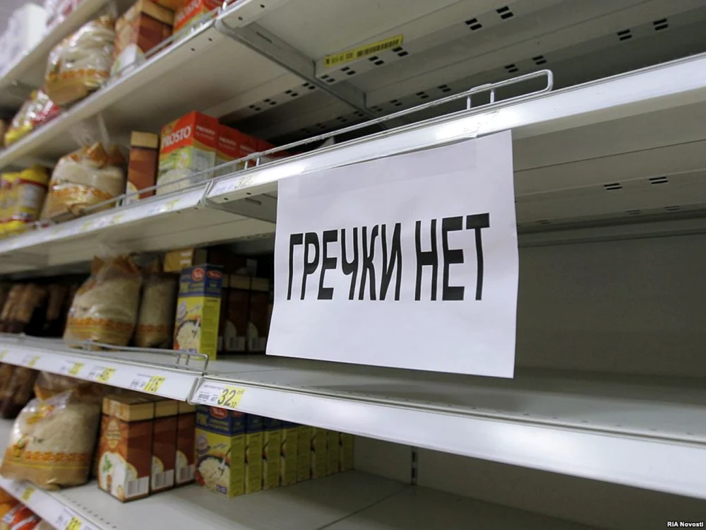 Rafturi goale de alimente în Rusia FOTO rferl.org