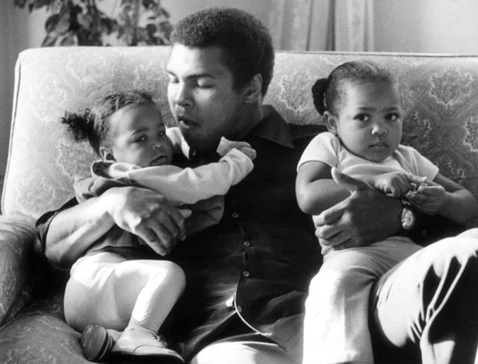 Muhammad Ali și două dintre fiicele sale