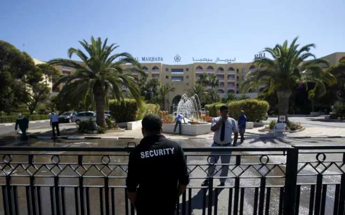 Atentatele teroriste din Tunisia au condus la moartea a cel puţin 38 de persoane FOTO AP