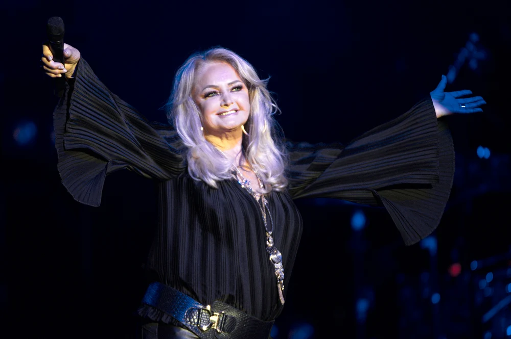 Speranță pentru Bonnie Tyler: cântăreața de 75 de ani a fost trezită din comă. Familia cere respectarea vieții private