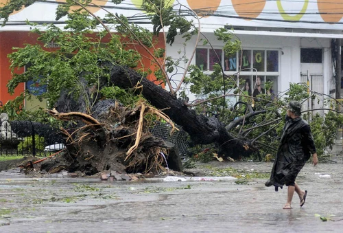 Taifunul Haiyan a lovit oraşul Cebu din Filipine foto reuters