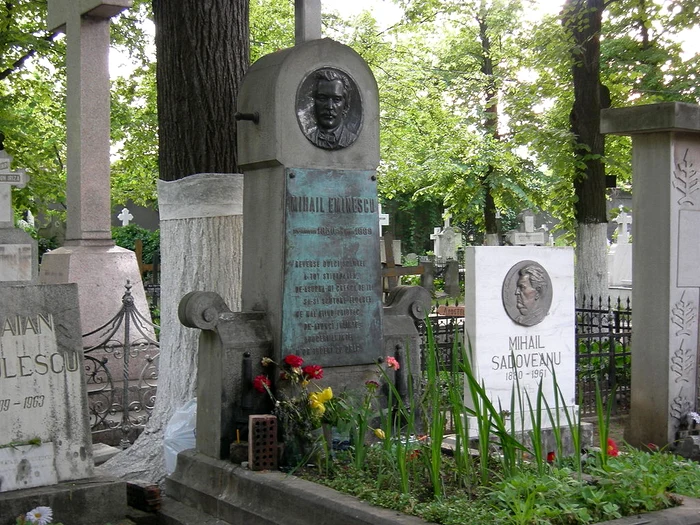 
    Va fi pelerinaj astăzi la mormântul lui Mihai Eminescu din cimitirul BelluFoto: wikipedia.org  
