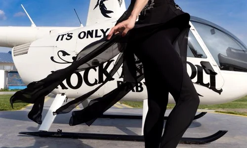 Roxana Ciuhulescu pictorial gravida langa elicopter (5) jpeg