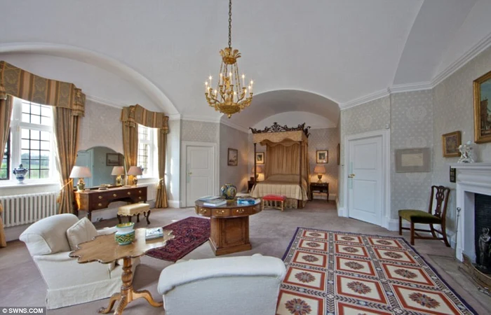 Așa arată unul dintre dormitoarele casei