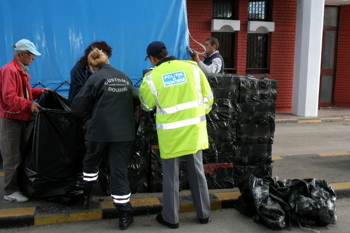 Întreaga cantitate de ţigări a fost confiscată FOTO STPF Mehedinţi