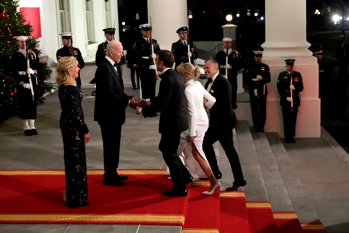 Brigitte şi Emmanuel Macron, la dineul de stat oferit la Casa Albă de Jill şi Joe Biden