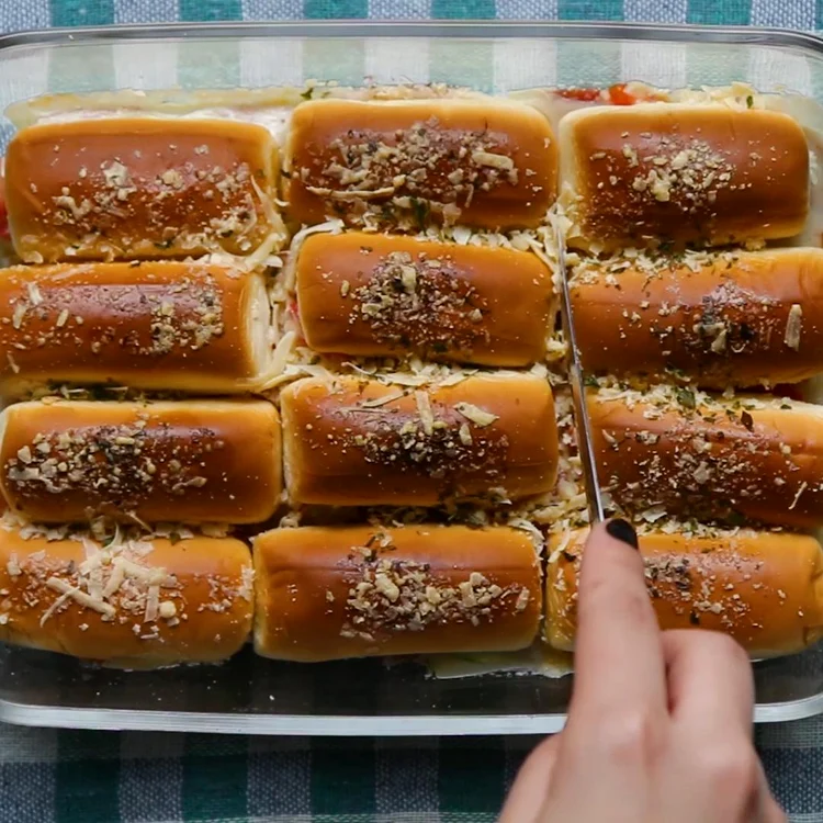 Mini sendvişuri cu salam jpeg