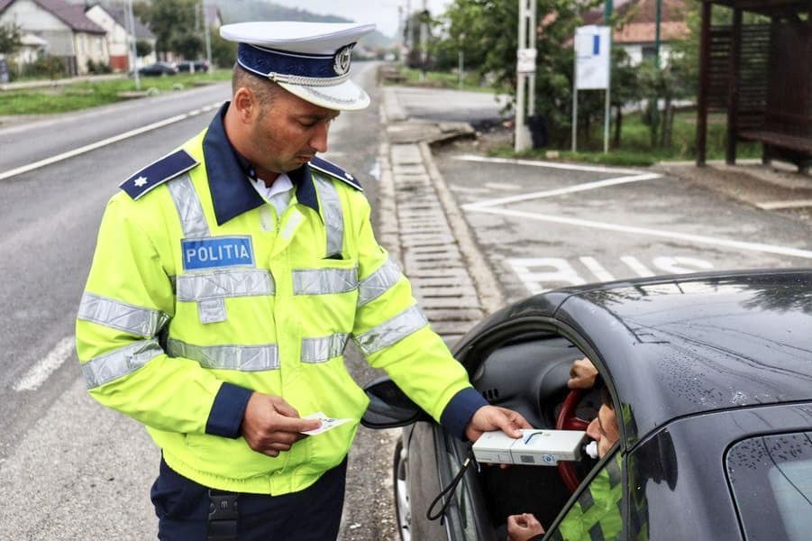Legea a fost votată: Șoferii prinşi băuţi sau drogaţi la volan vor rămâne 10 ani fără permis