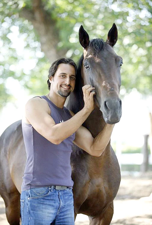 
    Calul poate fi de mare ajutor în afecţiuni  precum autismul sau sindromul Down,  dar şi persoanelor cu diverse dizabilităţi  