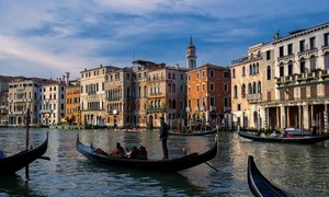 gondola venetia pixibay jpg