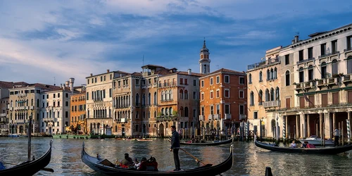 gondola venetia pixibay jpg