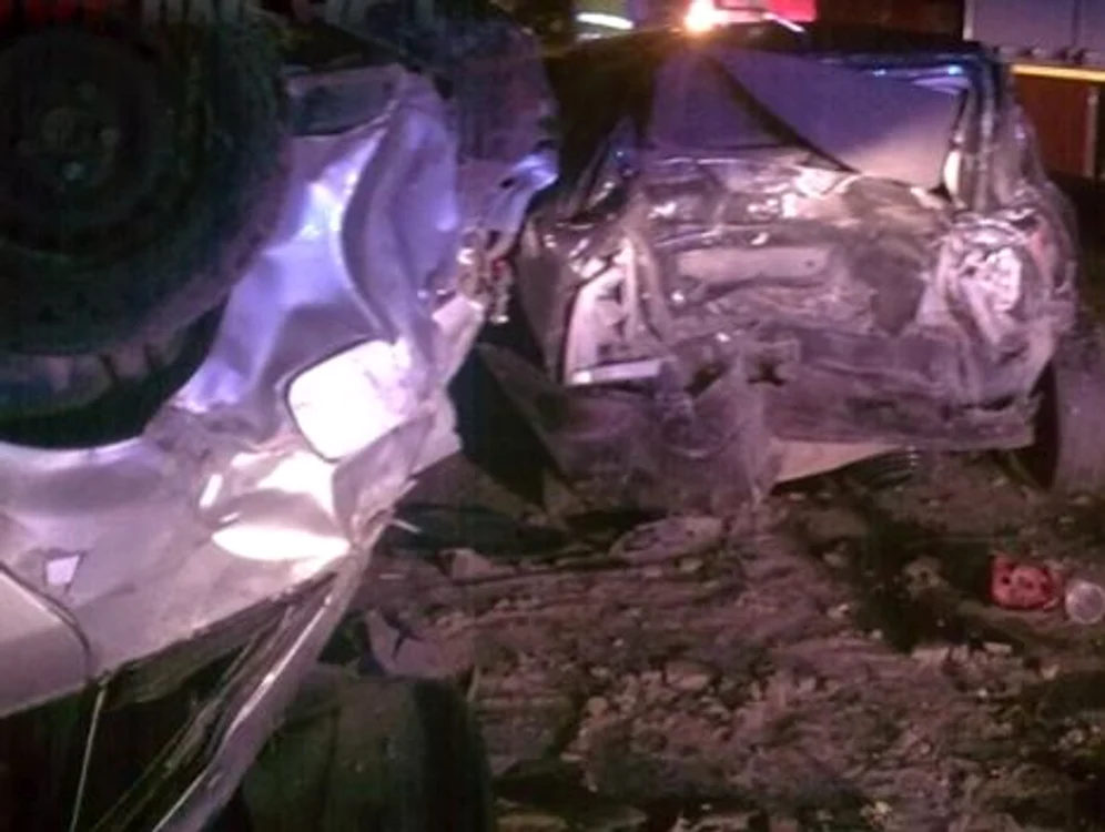 Masina, după accidentul de la Suhaia. (Foto: adevarul.ro)