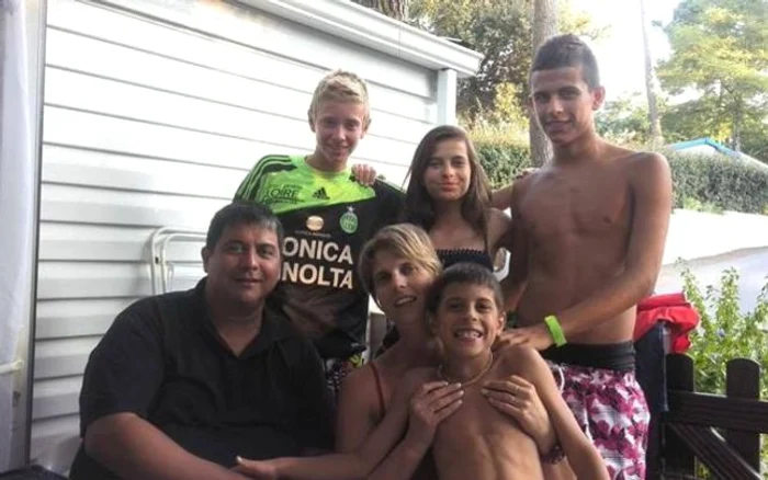 Zece membri ai familiei Reynaud au pierit în catastrofă Citeste mai mult: adev.ro/n99y52FOTO Facebook