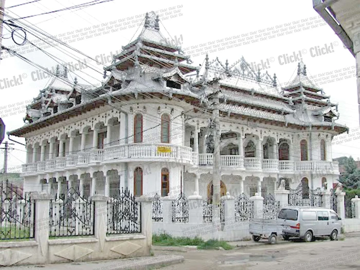 Imensul palat a fost pus sub sechestru de Finanţele Publice încă din 2006 pentru neplata taxelor la stat