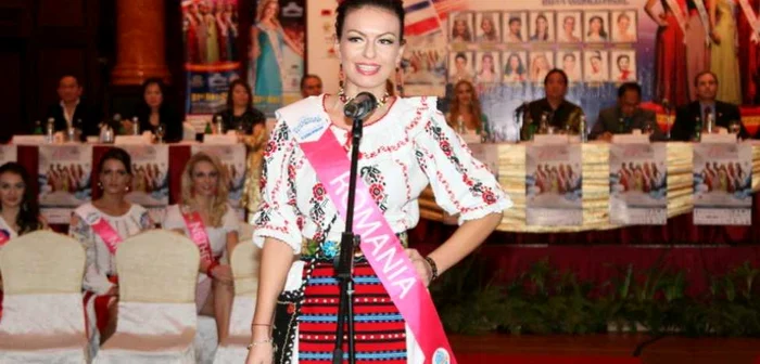 Andrada Fliundra promovează România peste hotare. FOTO Facebook.