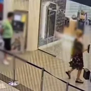 batrana jefuita mall veranda imagini camere de supraveghere mp4 thumbnail png