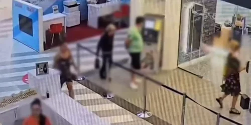 batrana jefuita mall veranda imagini camere de supraveghere mp4 thumbnail png