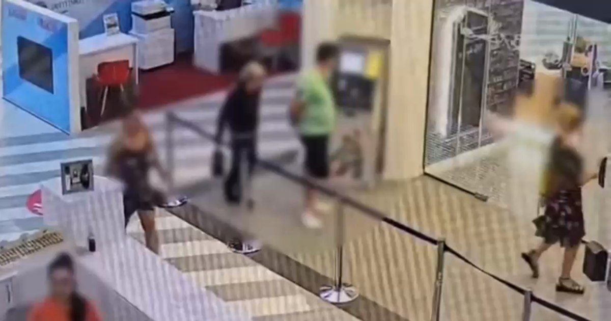 Tâlhărie în mall: geanta unei bătrâne de 81 de ani furată