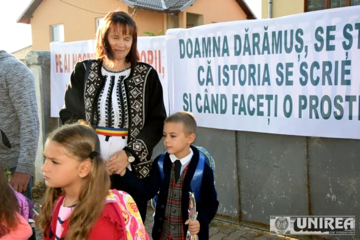 protest scoala alba iulia