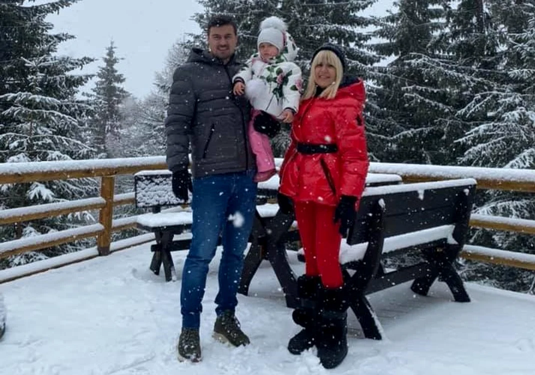 
    Elena Udrea, alături de Adrian Alexandrov și fiica lor, Eva Mariafoto: Facebook  