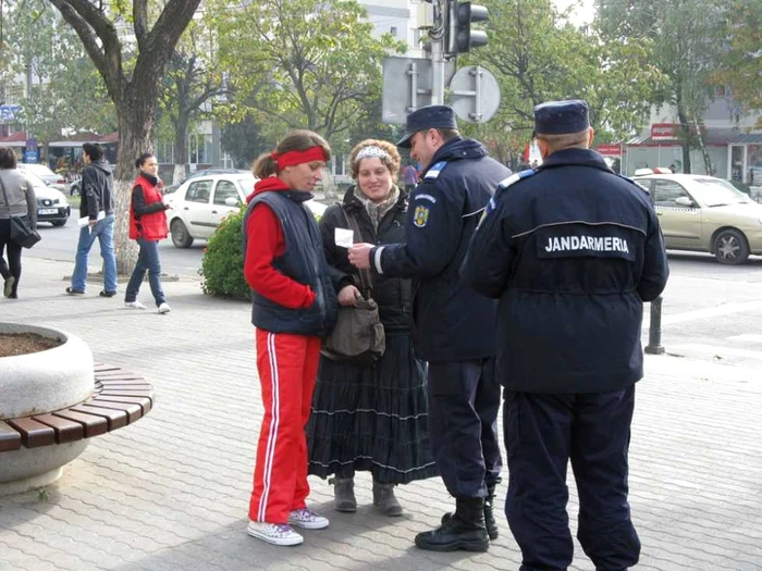 Jandarmii elevi vor patrula pe străzi cu jandarmii angajaţi