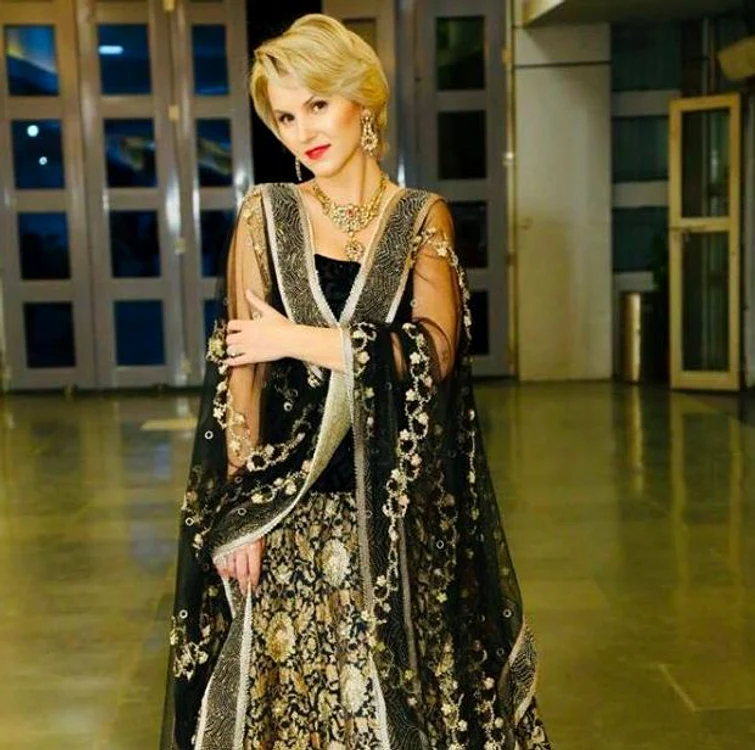 Anca Verma, într-o rochie fabuloasă de 10.000 de dolari accesorizată cu bijuterii de 20.000 de dolari Foto: arhivă personală
