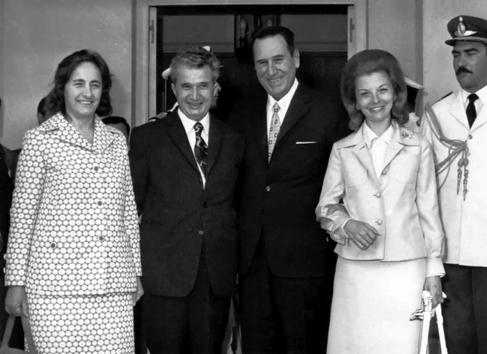 Nicolae Ceaușescu și Elena Ceaușescu în Argentina cu Juan Peron și Isabel Peron, 1974. Profimedia