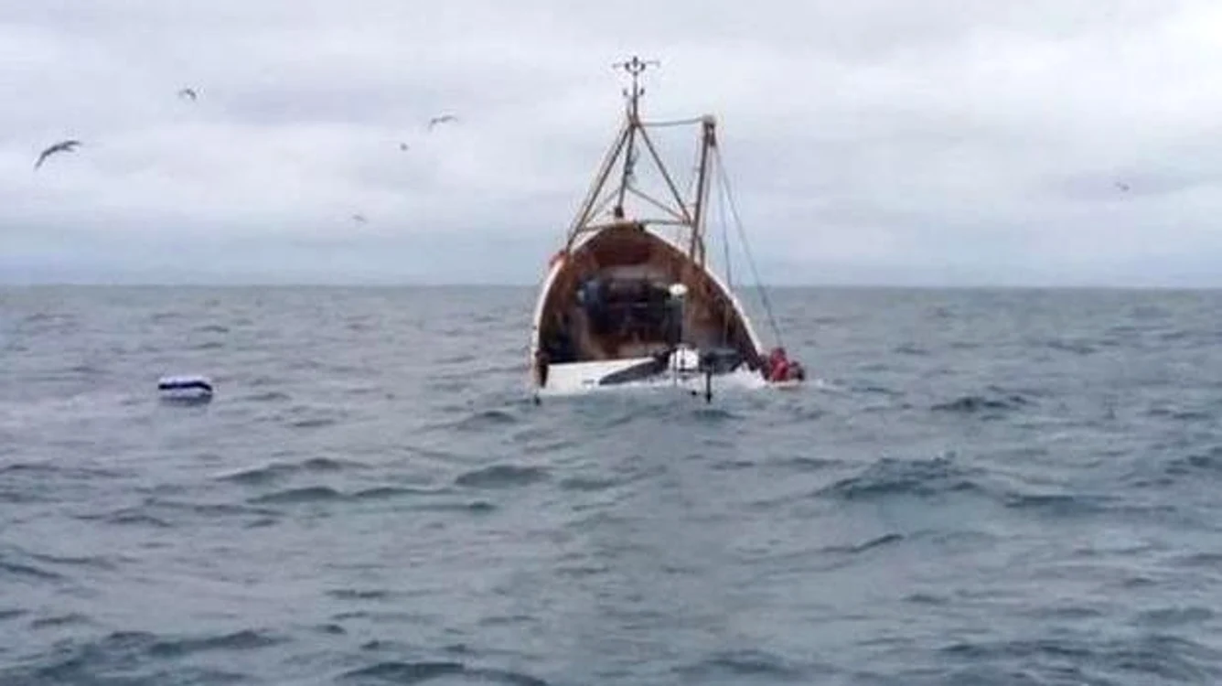 
    Până acum au fost salvate doar 28 de oameni din cei 700 aflați la bordul navei care s-a răsturnat în Marea MediteranăFoto: jurnalul.ro  