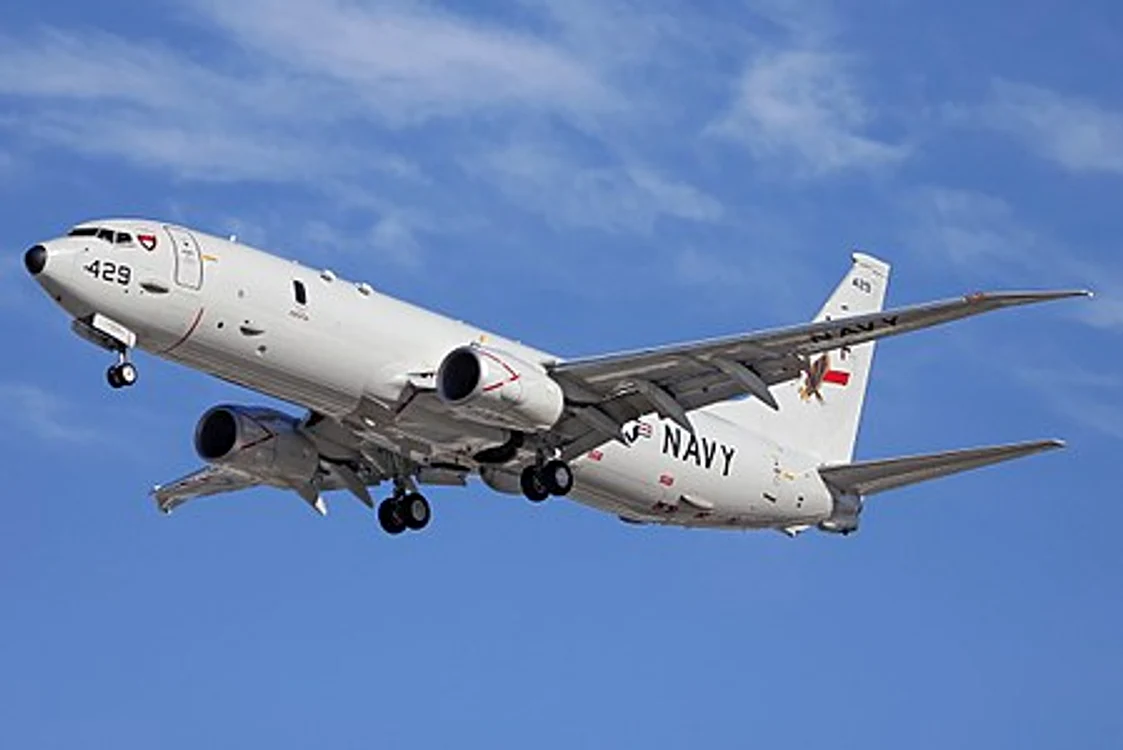 Un avion de patrulare P-8 Poseidon a vegheat trecerea navelor civile prin blocada rusă FOTO Wikipedi
