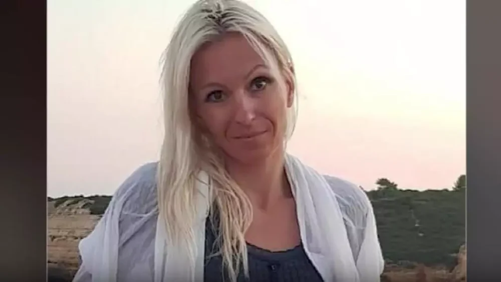 Cine este Raluca Rogoz, blonda numită de Bolojan la șefia Achizițiilor Publice. Legătura cu Clotilde Armand