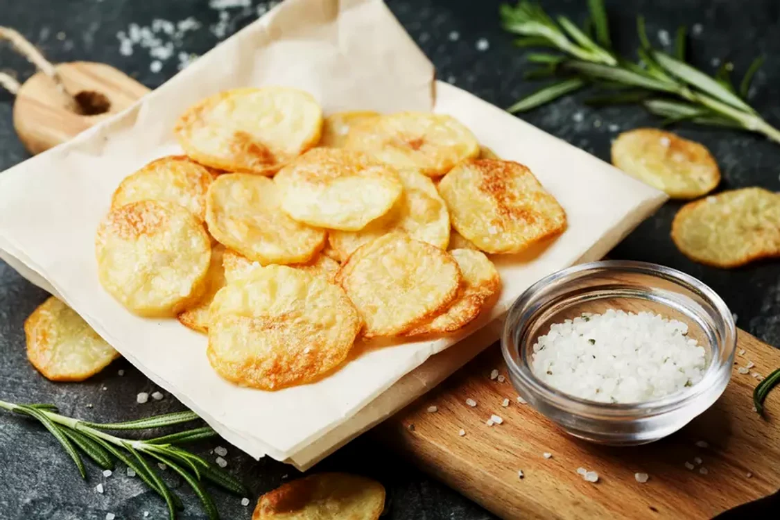 Chipsuri de casă crocante și delicioase/ sursa foto: Freepik